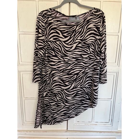 Chicos Travelers size 2 medium animal print top slinky asymmetrical hem - Picture 1 of 4